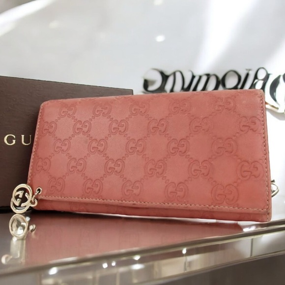 Gucci Handbags - GUCCI Guccissima Leather Wallet 😍